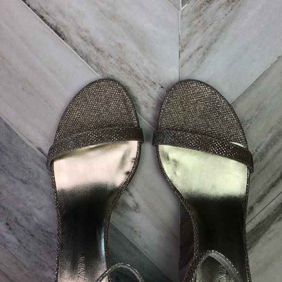 NWT Stuart Weitzman Nunaked Platinum Heels Size 10 - Picture 3 of 7